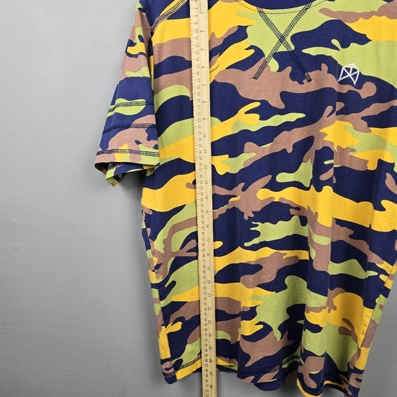 BMFIT Gear Colorful Camo All Over Print T Shirt Mens Size M Athletic Workout Top - Picture 11 of 15